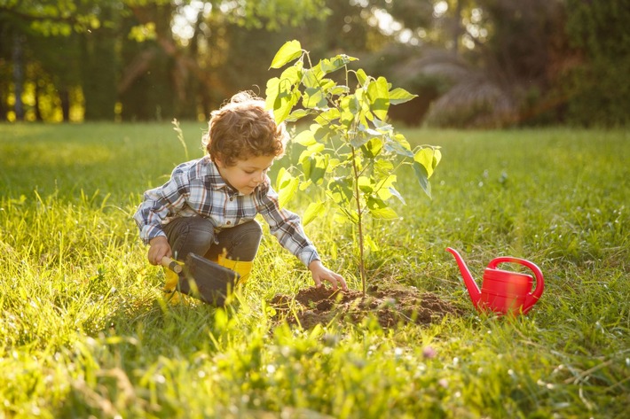 „Trees for Kids“ – Baumpflanzaktion für Kindergärten