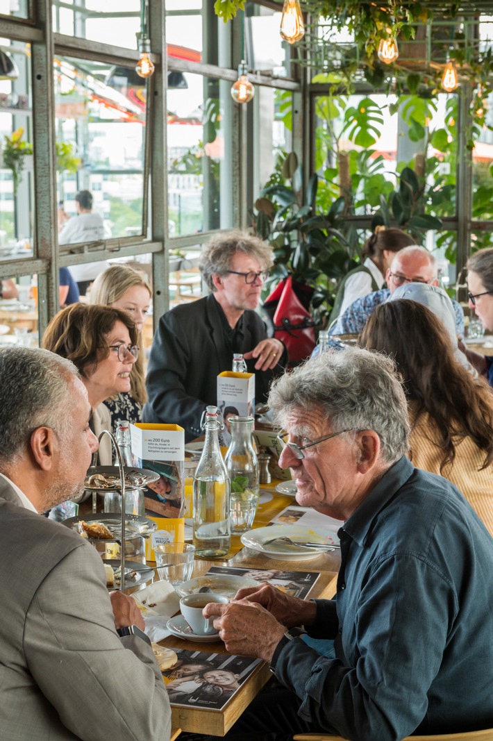 Gemeinsames "Speisen für Waisen"-Essen für interreligiösen Dialog. (c) Islamic Relief Deutschland e.V. / Weiterer Text über ots und www.presseportal.de/nr/50131 / Die Verwendung dieses Bildes für redaktionelle Zwecke ist unter Beachtung aller mitgeteilten Nutzungsbedingungen zulässig und dann auch honorarfrei. Veröffentlichung ausschließlich mit Bildrechte-Hinweis.