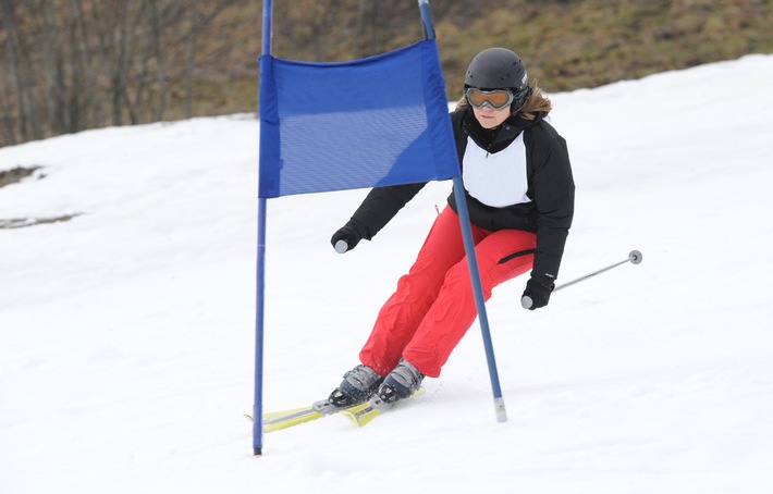 Tipps für den Alltag / Verkehrsregeln für den Wintersport / Im Alpenraum sollten Skifahrer FIS-Regeln kennen - sie regeln gutes Benehmen auf der Piste (mit Bild)