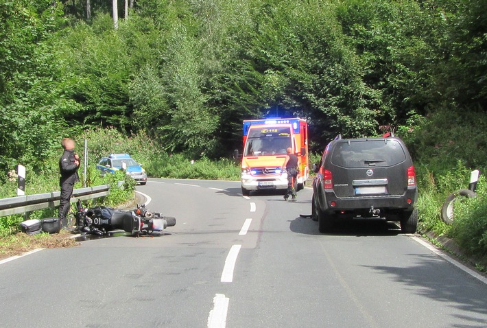 POL-HM: Schwerer Motorradunfall bei Fürstenberg