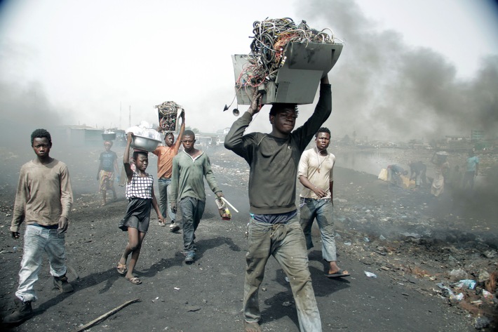 &quot;Gefährlicher Elektroschrott&quot;: ZDFinfo-Doku über Müllhandel in Afrika