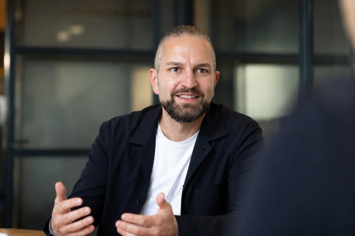 Agile Heroes GmbH: Der KI-Manager als Brückenbauer – Warum Unternehmen mehr brauchen als ChatGPT-Nutzer