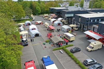 FW Kreis Soest: Hilfsorganisationen, Feuerwehr und THW proben überörtliche Hilfe.
