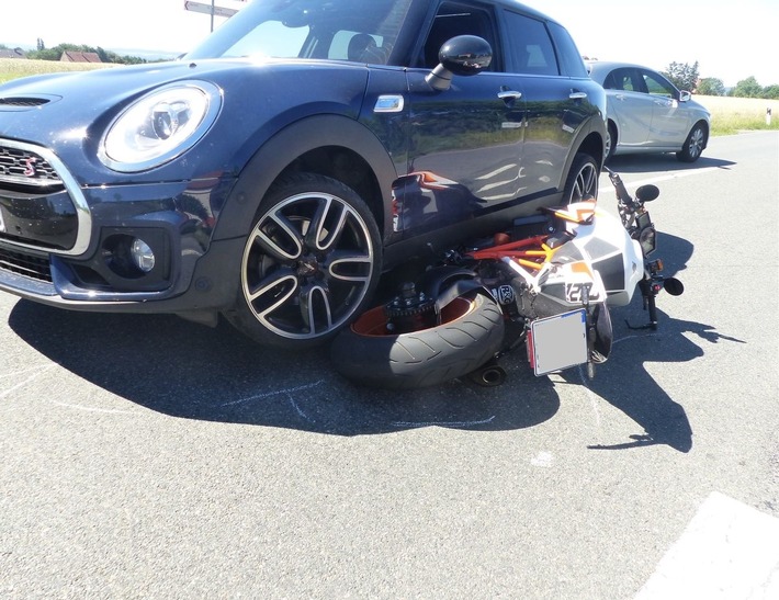 POL-MI: Fahrer springt von Motorrad ab