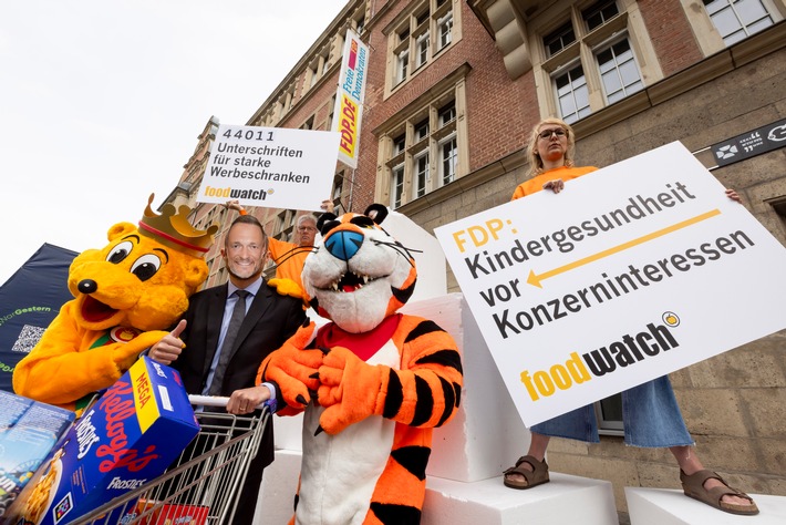 "Kinder-Überzuckerungstag": foodwatch fordert wirksame Maßnahmen gegen Fehlernährung bei Kindern - FDP darf wichtiges Gesetz gegen Junkfood-Werbung nicht weiter blockieren