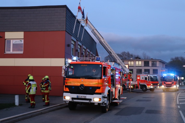 FW-SE: Feuer in einem Bürogebäude in Kaltenkirchen