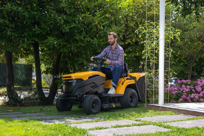 STIGA bringt neue Serie von elektrischen Traktoren auf den Markt
