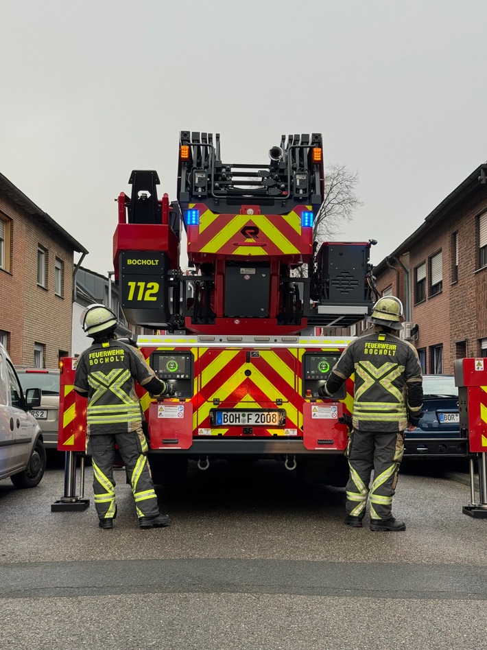 FW Bocholt: Vermeintlicher Dachstuhlbrand entpuppt sich als Fehlalarm