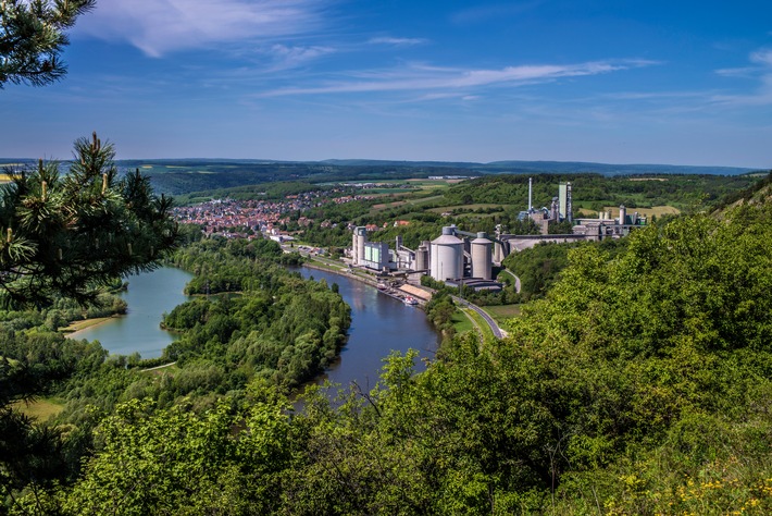 CO2 als Rohstoff: Heidelberg Materials und Linde bauen weltweit erste CCU-Großanlage in einem Zementwerk