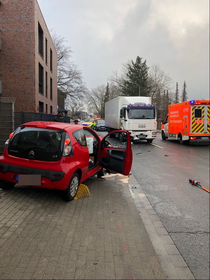 POL-AC: Autofahrerin bei Verkehrsunfall schwer verletzt