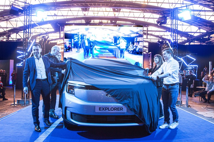 Elektro-Premiere: Ford präsentiert neuen vollelektrischen Explorer vor 1.200 Beschäftigten im Kölner Werk