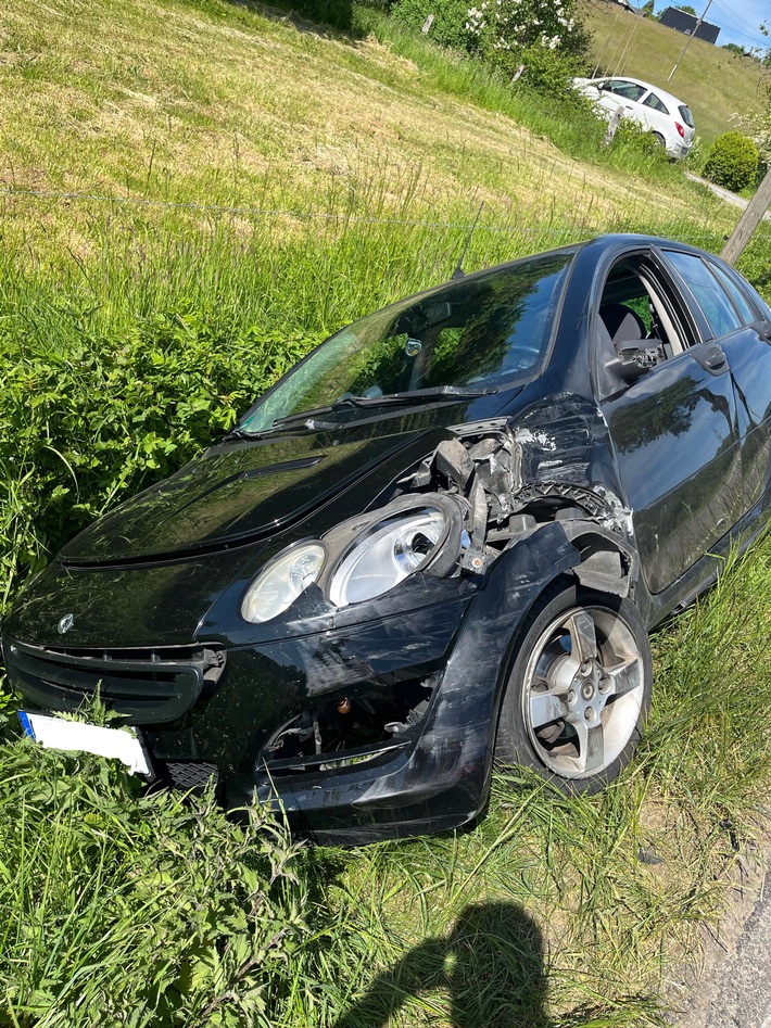 POL-GM: Unfall mit drei Beteiligten fordert eine Leichtverletzte