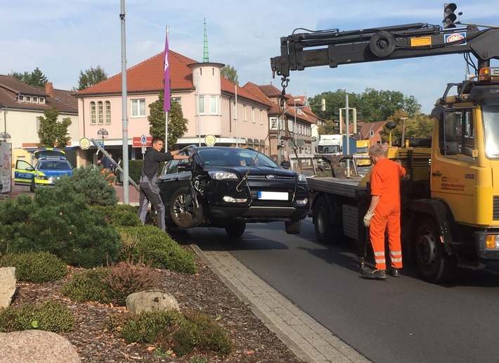 POL-CE: Ampelmast überfahren