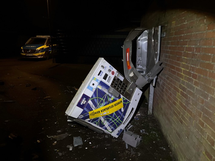 POL-COE: Senden, Am Schlosspark/Zigarettenautomat gesprengt