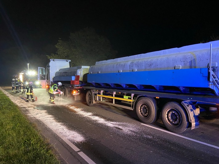 POL-PDWIL: Aufgerissener Dieseltank an LKW, B53 bei Kröv mehrere Stunden gesperrt