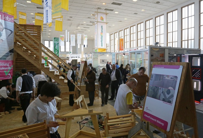 Astreiner Auftritt: bautec 2016 präsentiert Werkstoff Holz mit vielen Gesichtern / Internationale Baufachmesse zeigt Facettenreichtum von Holz und nachwachsenden Rohstoffen