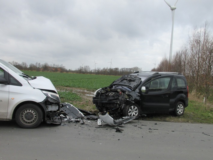 POL-MS: Frontalzusammenstoß - zwei Autofahrer schwer verletzt