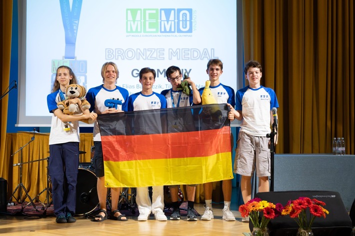 Junge Mathe-Talente feiern Erfolge bei der Mitteleuropäischen Mathematik-Olympiade: 5 Medaillen für das deutsche Team
