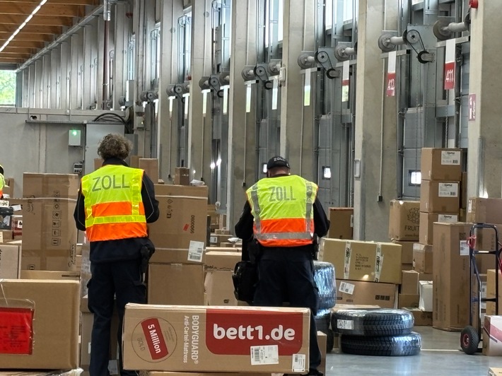 HZA-KI: Zoll prüft Paketbranche - Hinweise auf illegale Beschäftigung und Leistungsbetrug