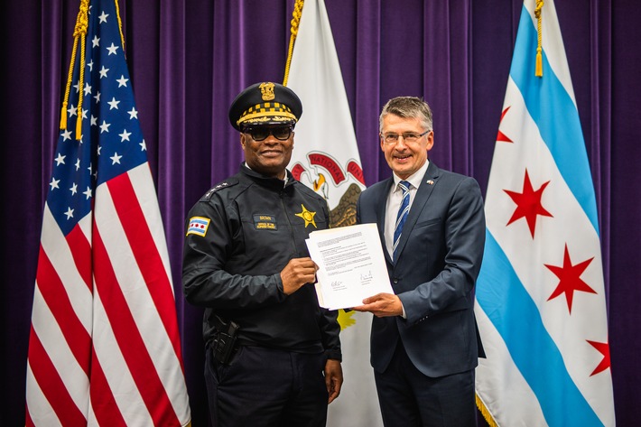 POL-HH: 221012-2. Delegation der Polizei Hamburg zu Besuch in der "Windy City"