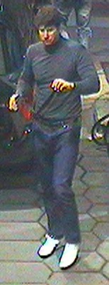POL-D: Nach Raub auf Kö-Juwelier - Ermittlungen zur Tatvorbereitung - Polizei fahndet mit Bild aus Überwachungskamera - Foto hängt als Datei an