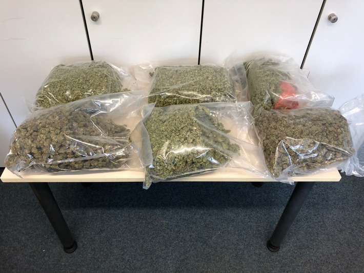 POL-K: 220210-1-K Rund 6 Kilo Drogen bei Wohnungsdurchsuchung beschlagnahmt