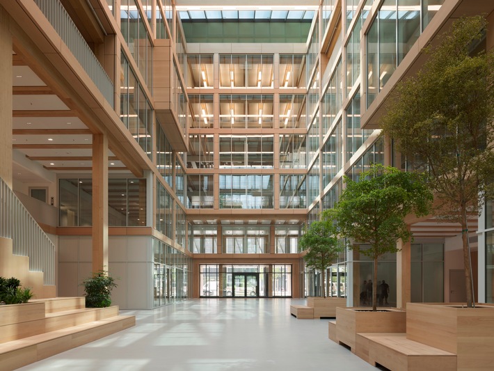 Hier wird Büroarbeit zum ganzheitlichen Erlebnis: Münchens erstes Holzhybrid-Office holt begehrten ZIA Office Award 2025 / i8 auf dem iCampus im Werksviertel setzt sich mit holistischem Konzept durch