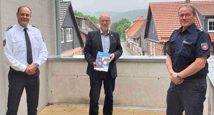 POL-NOM: Übergabe des Sicherheitsberichts 2019 der Polizeidirektion Göttingen an den Bürgermeister der Stadt Dassel.