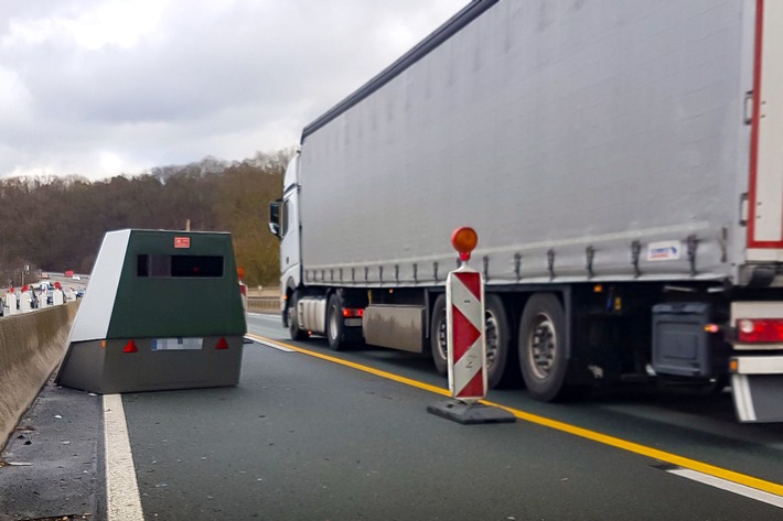 POL-LDK: Messtechnik überprüft Lkw-Durchfahrtsverbote und Tempolimit auf der Taubensteinbrücke der B49 bei Wetzlar