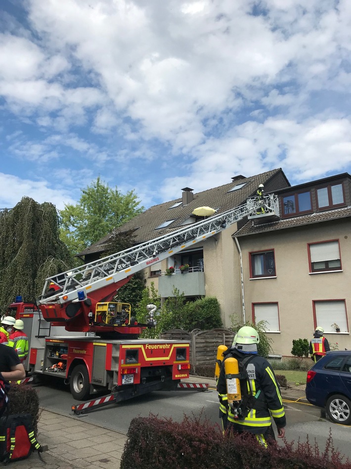 FW-BO: Küchenbrand im Dachgeschoss eines Mehrfamilienhauses