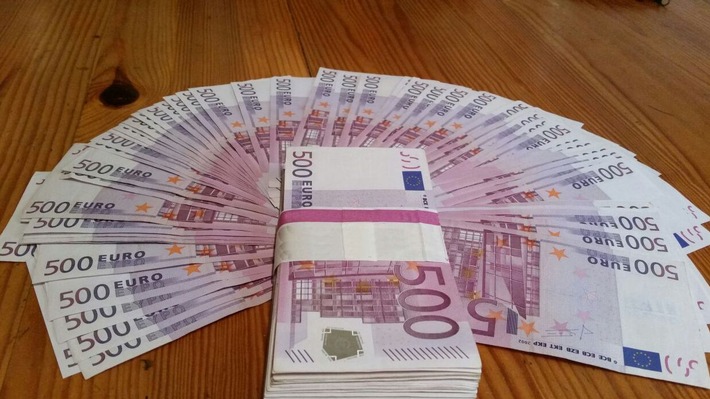 POL-EN: Wetter- 25.000 Euro bei Renovierungsarbeiten gefunden