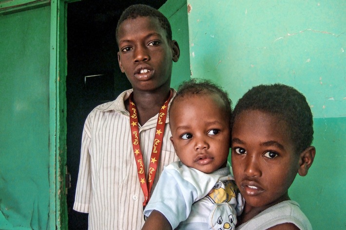 Aiuto d’emergenza in Sudan – Tema centrale: promozione della formazione – L’ambasciatrice Sarah Atcho – Giornata della famiglia a Berna – RicardoForGood