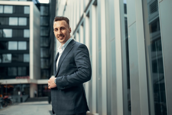 2024-10 - Smart Trading Gains e.U. - CEO Shooting - Outdoor-1985.jpg