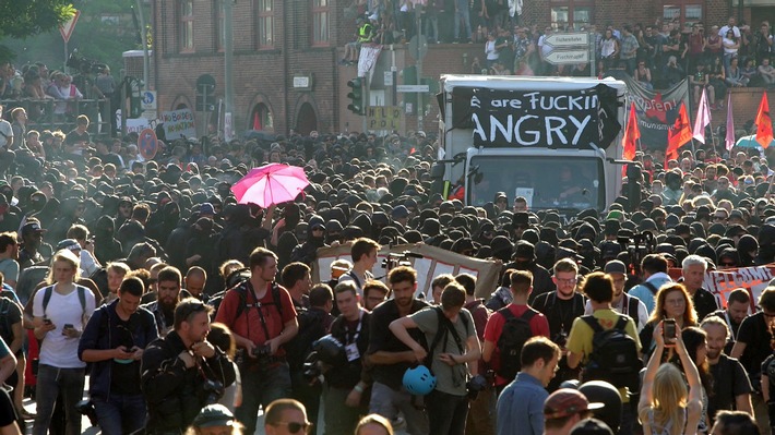 Radikale von links, rechts und im Netz: Neue ZDFinfo-Dokus