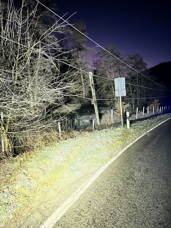 POL-PDNW: Unfall verursacht Stromausfall im Elmsteiner Tal