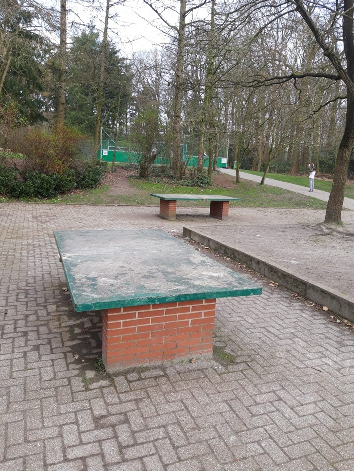 POL-EL: Esterwegen - Tischtennisplatten beschädigt