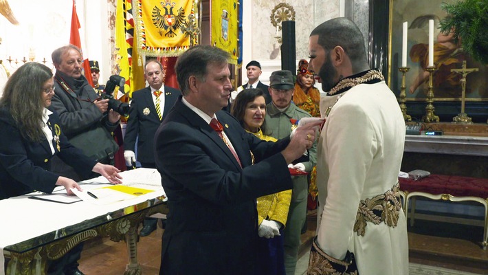 Mit Brust-OP zur Ganzkörperoptimierung: "Herr Glööckler sucht das Glück" bei RTLZWEI