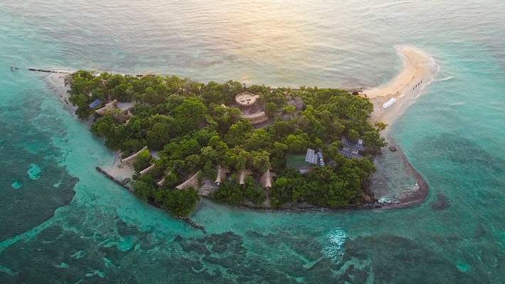Weltweit erste Insel ohne Einwegplastik und mit blauem Gütesiegel: Corona Extra führt Ökotourismus mit Corona Island an