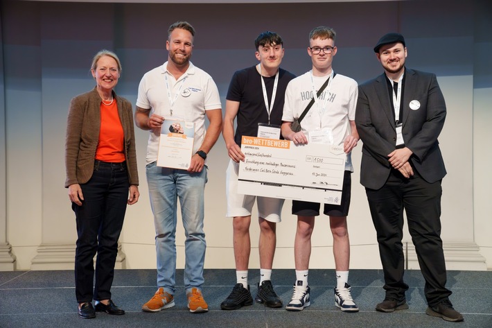 PM: Carl-Benz-Schule Gaggenau gewinnt Wettbewerb der BW Stiftung