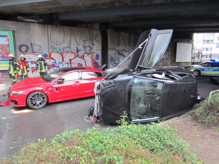 FW-MH: Verkehrsunfall mit zwei beteiligten Fahrzeugen