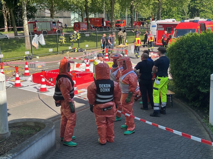 FW-BN: Verdächtige Briefsendung in Poststelle - Großeinsatz der Feuerwehr im Stadtteil Hochkreuz.