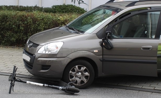 POL-DU: Duissern: E-Scooter-Fahrer bei Unfall verletzt