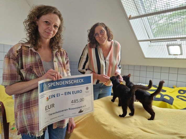 POL-DA: Rüsselsheim: Spendenscheck für das Tierheim/Mitarbeiterinnen und Mitarbeiter der Polizeidirektion sammeln fast 500 Euro