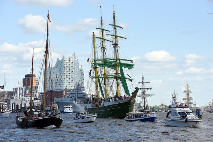 Hafengeburtstag Hamburg / Das größte Hafenfest der Welt mit Top-Programm