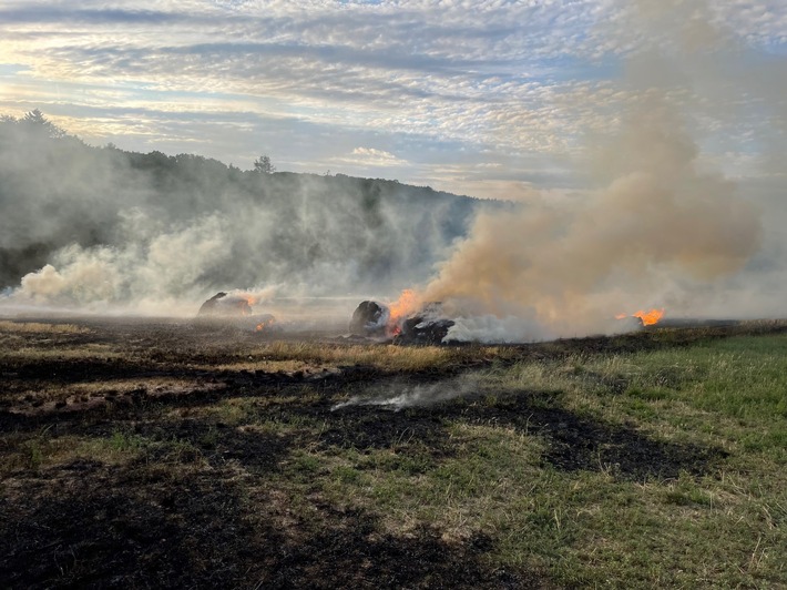 POL-PDKL: Flächenbrand in Winnweiler - Ballenpresse ausgebrannt