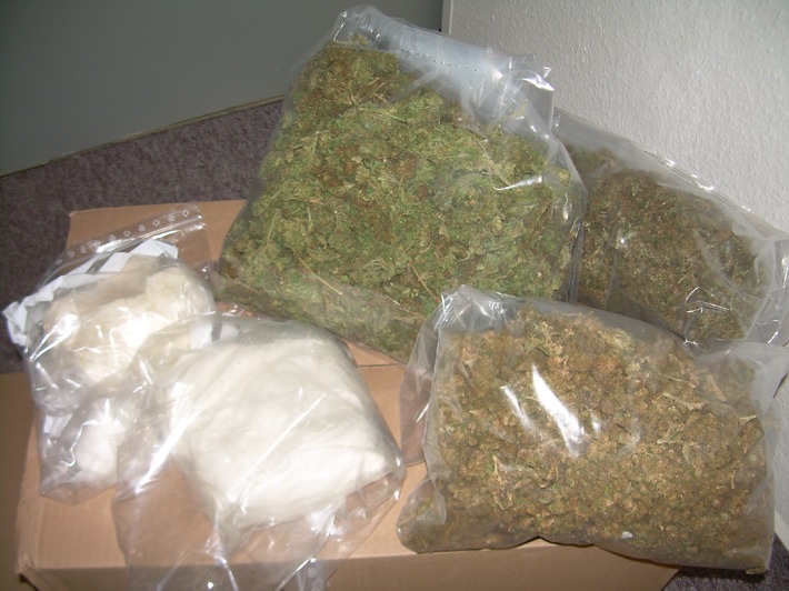 POL-CUX: Polizei überführt Drogendealer in Hemmoor und Hamburg - 1,5 Kilo Amphetamin und 2 Kilo Marihuana sichergestellt (Bildmaterial in digitaler Pressemappe)