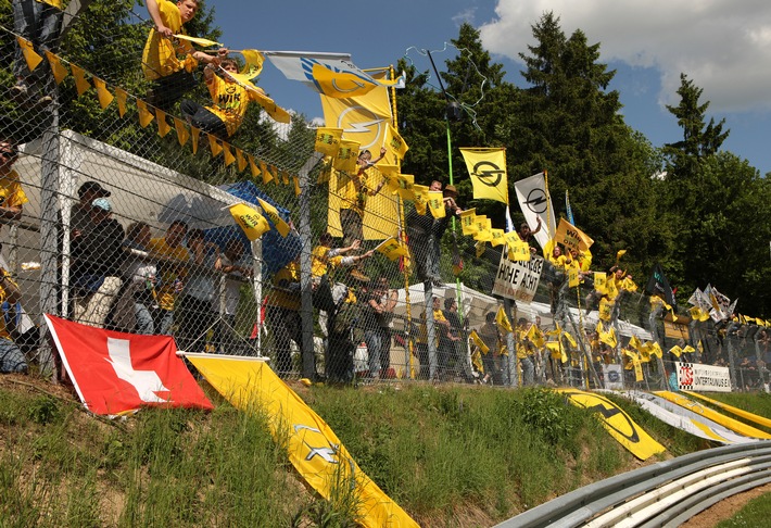 "Wir sind Opel": Große Solidarität beim 24-Stunden-Rennen 2009