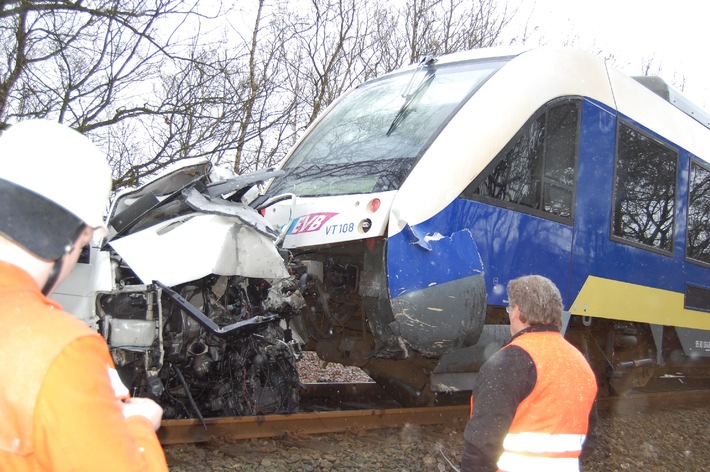 POL-CUX: Tödlicher Unfall an unbeschranktem Bahnübergang