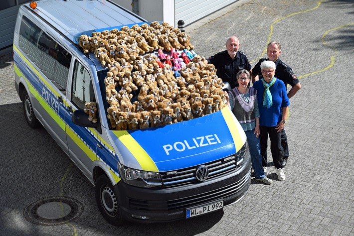 POL-WL: Kinderschutzbund und Polizei - ein "bärenstarkes" Team