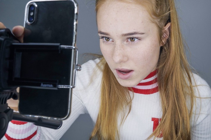 Alle paar Minuten posten: 3sat zeigt den Schweizer Dokumentarfilm "Girl Gang"